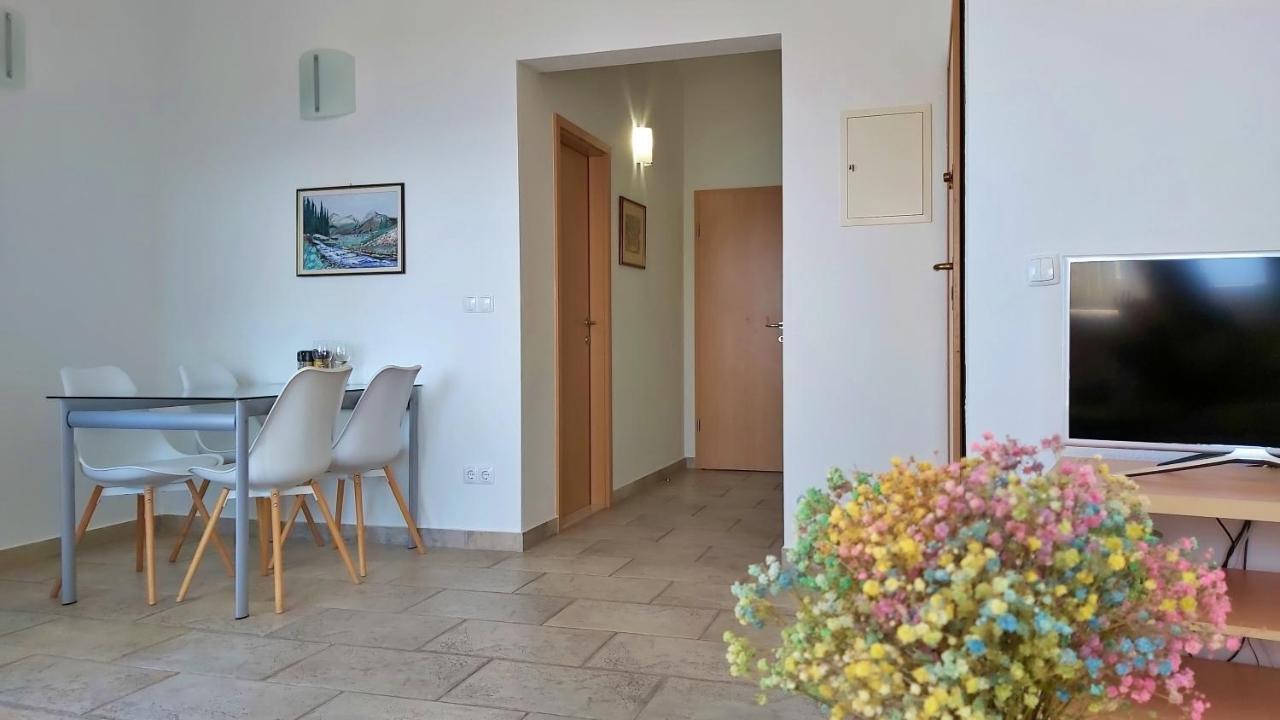 Apartments Borak أوميس المظهر الخارجي الصورة